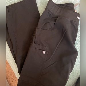 FIGS: Kade Cargo Scrub Pant- Black (size Small/tall)